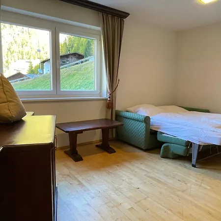 International House Zw 14 *