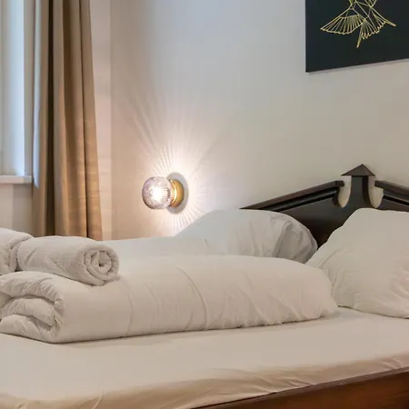 International House Zw 14 *